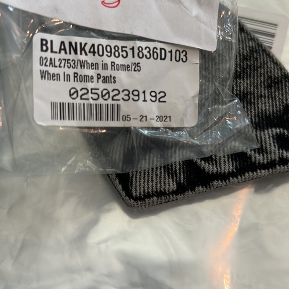 Blank NYC When In Rome Black Acid Wash High Waist Paperbag Jeans Size 25 - Picture 12 of 14